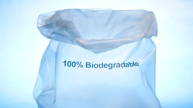 Elias Assum Sabbag Junior explora os avanços e desafios do plástico biodegradável no setor ambiental e industrial.