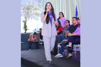 Daniella Jadao Meneses revela como o conhecimento tem o poder de transformar vidas e comunidades.
