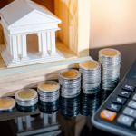 Selic cai para 14,25% ao ano: entenda por que o Banco Central pede cautela mesmo cortando juros
