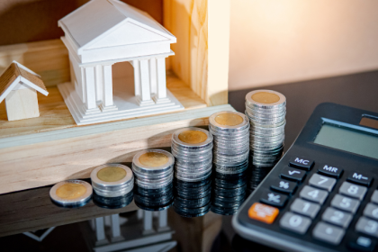 Selic cai para 14,25% ao ano: entenda por que o Banco Central pede cautela mesmo cortando juros