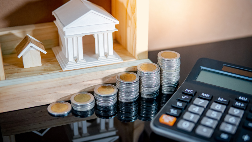 Selic cai para 14,25% ao ano: entenda por que o Banco Central pede cautela mesmo cortando juros